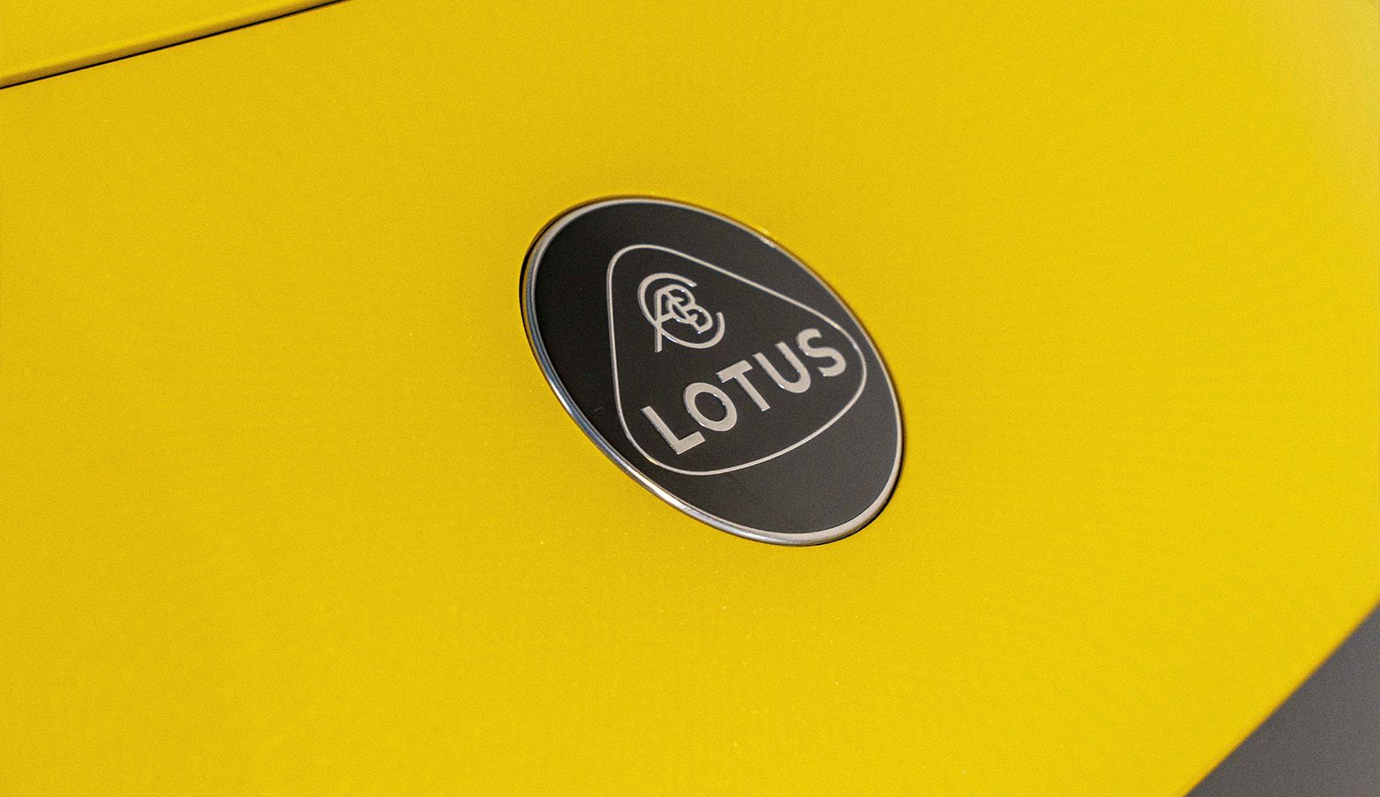 Lotus Eletre SUV 100% électrique Jaune - Théobald Nancy